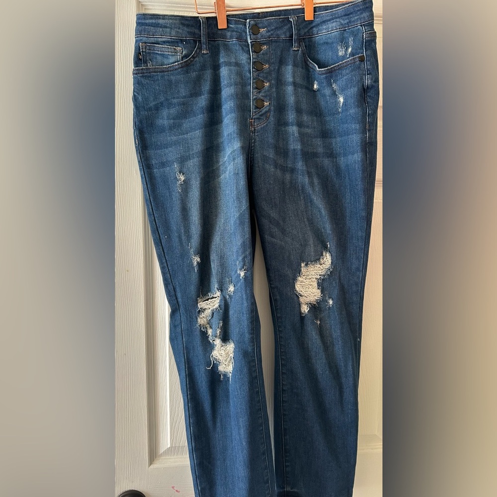 Distressed Judy Blue Jeans boyfriend fit